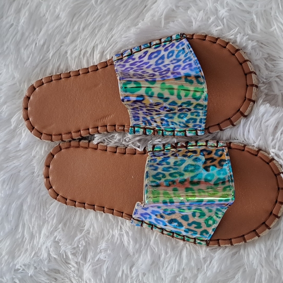 Gently worn in house only sandals - Picture 2 of 4